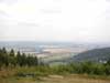 pohled ze Zvi�iny na Dv�r Kr�lov�, v pozad� Trutnov a Krkono�e